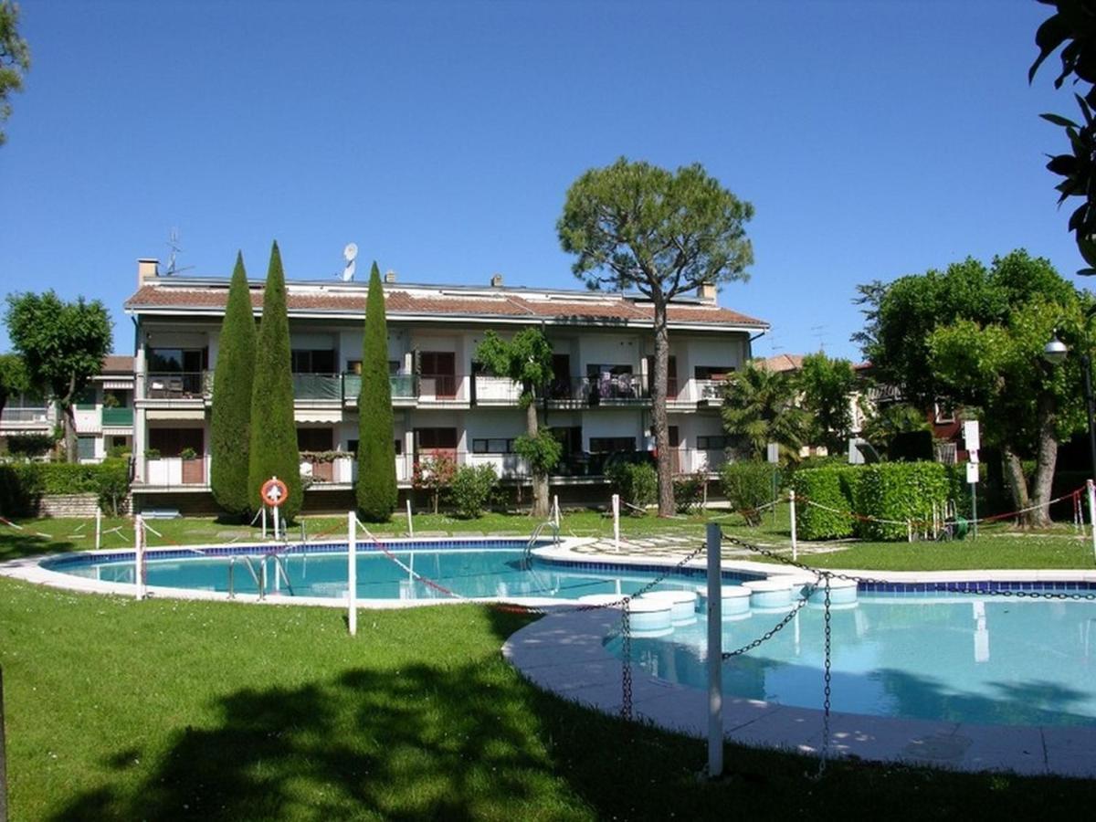 Appartamento Genziana - Con Vista Piscina E Garage Sirmione Bagian luar foto