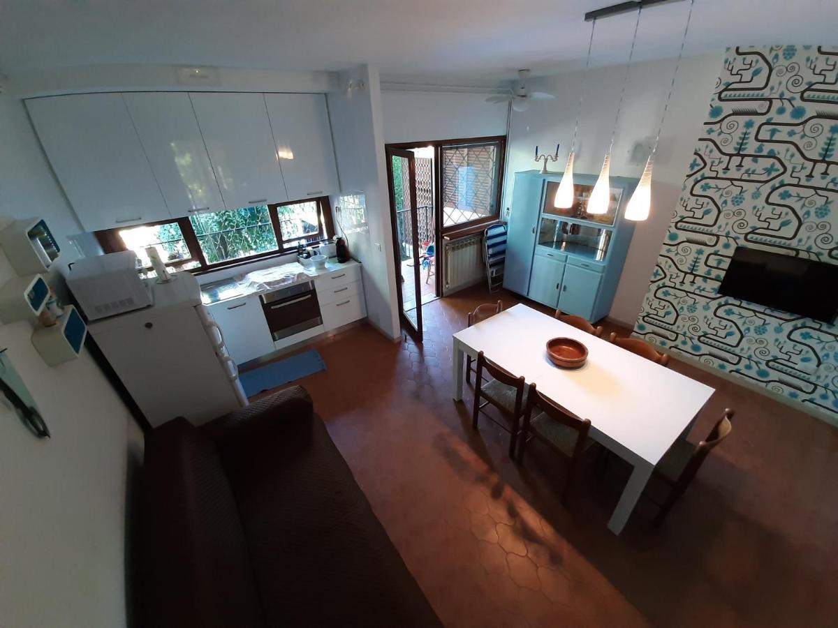 Appartamento Genziana - Con Vista Piscina E Garage Sirmione Bagian luar foto