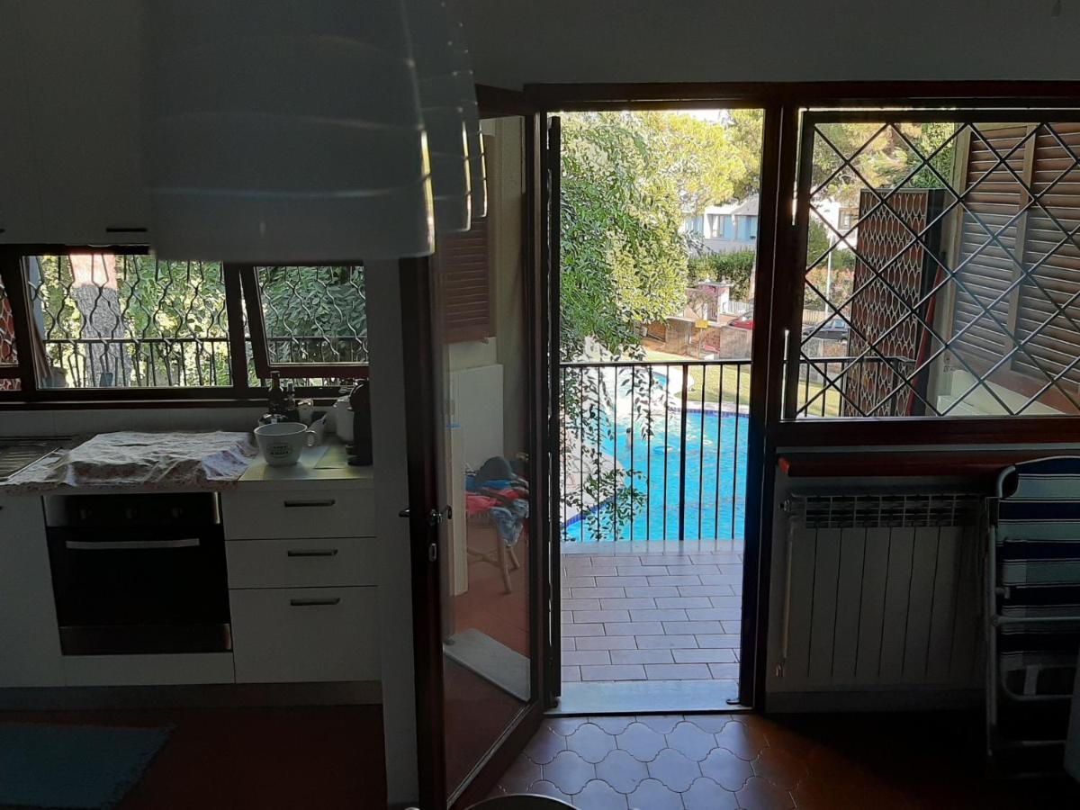 Appartamento Genziana - Con Vista Piscina E Garage Sirmione Bagian luar foto